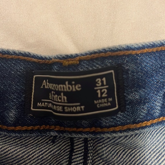 Shorts - Picture 3 of 3